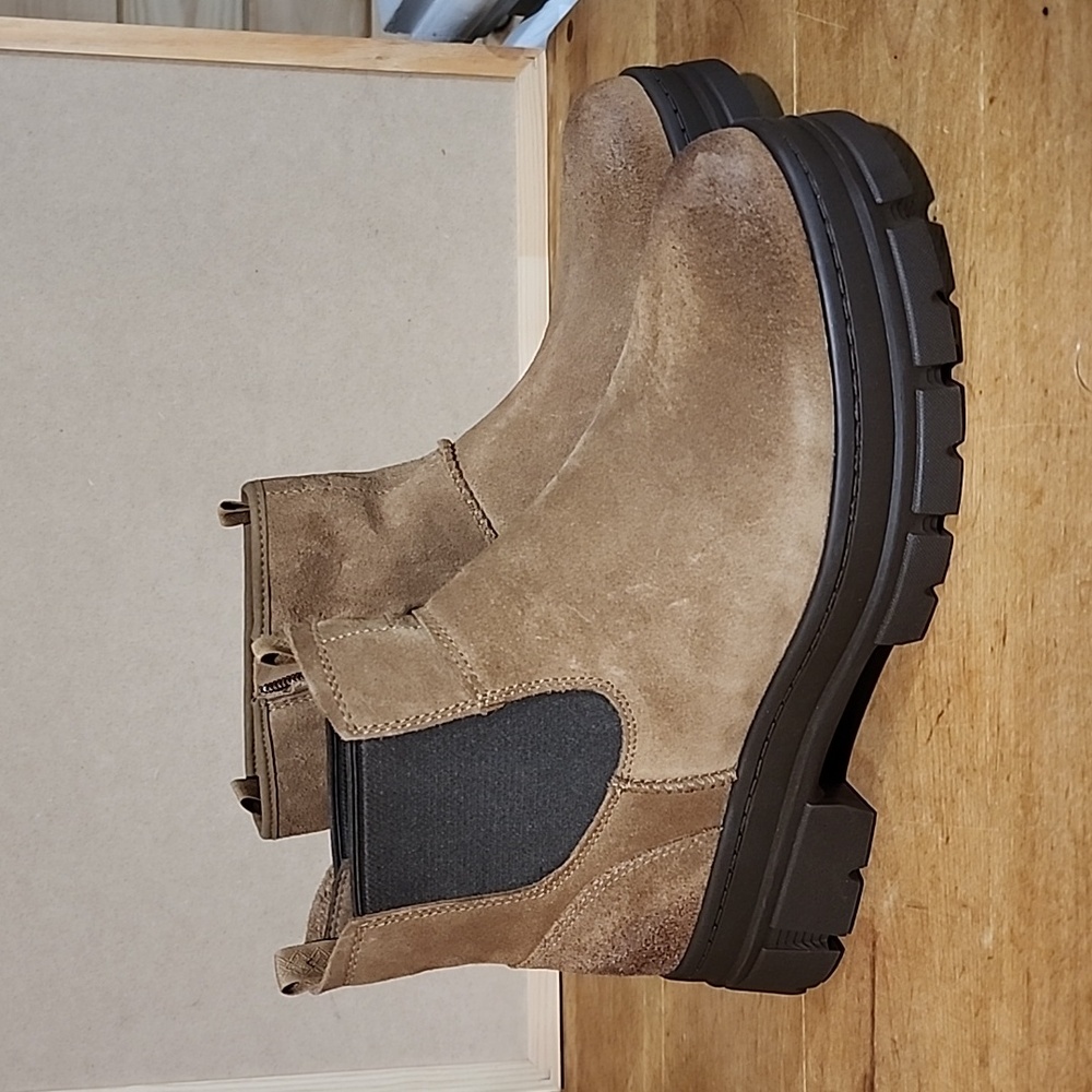 NEW UGG MENS SIZE 10.5 CHESTNUT SKYVIEW CHELSEA PULL-ON LEATHER BOOTS 11…
